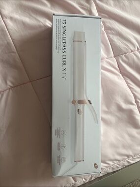 T3 White and Rose Gold 1.5" Curling Iron